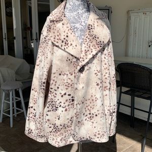 Women’s coat. Susan graver 2xl animal print
